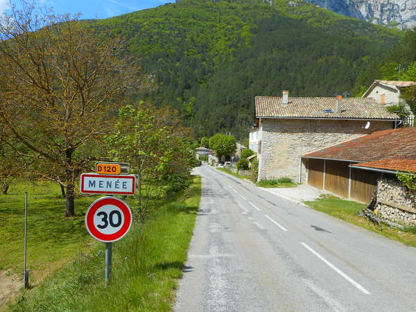 fichier 20170517_1146_d120_route_menee_panneau-0.jpg