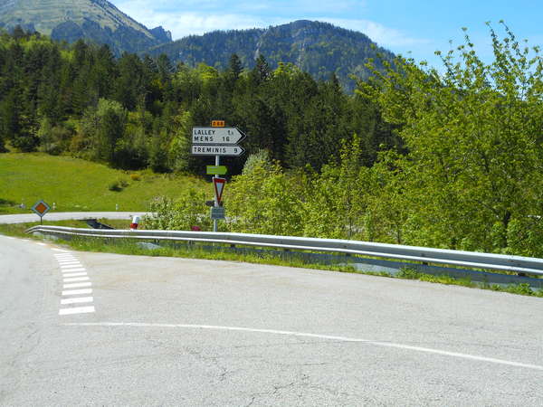 fichier 20170517_1435_001d1075_route_carrefour_panneau-0.jpg