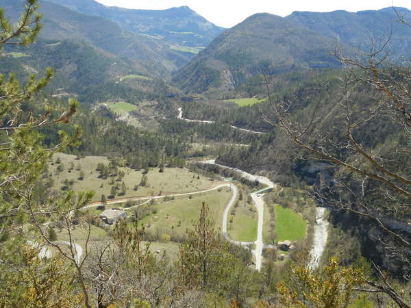 fichier 20150410_1322_d595a_route_vue_virages_vallee_roanne-0.jpg