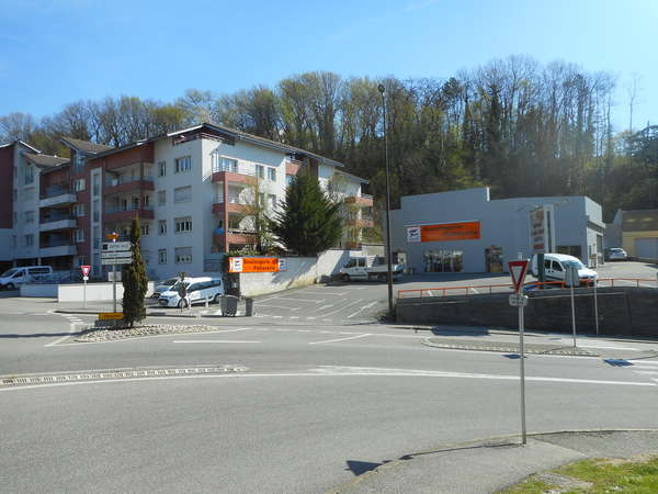 fichier 20180418_1046_d25_route_bellegarde_sur_valserine_devant_boulangerie-0.jpg