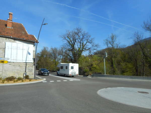 fichier 20180418_1055_d25_route_bellegarde_sur_valserine_prendre_a_gauche_carrefour-0.jpg