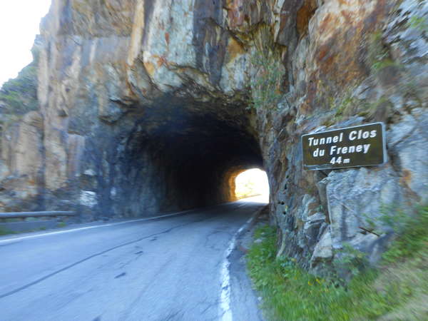 fichier 20180627_0807_002d1091_route_tunnel_clos_du_freney_44m_panneau-0.jpg