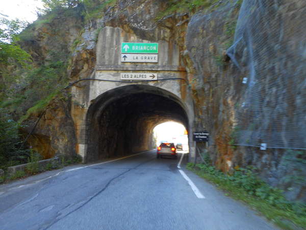 fichier 20180627_0809_002d1091_route_tunnel_du_barrage_du_chambon_30m-0.jpg