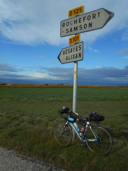 fichier 20181111_1200_003d101_route_carrefour_panneau-0.jpg