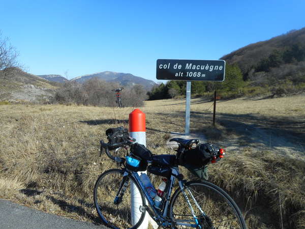 fichier 20190227_1449_003d542_route_col_de_macuegne_panneau_velo_jpb-0.jpg