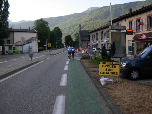 BRA 2009 - Qui le fait ? Des conseils ? - Page 2 20090712_0728_d1091_route_peage_vizille_panneau-g